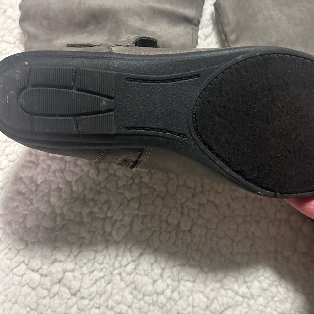 NEW WOT Rampage Stylish Gray Women's Boots - Picture 4 of 10